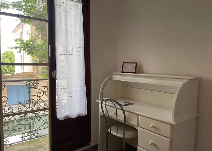 Adele - D'hotes 아그